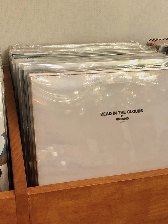 바이닐 구경하며 좋은 힙한 LP 바 ‘서울 바이닐’ 🎶