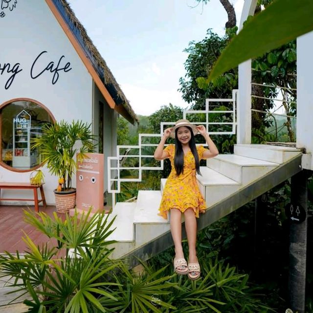 Hug Kapong Cafe - คาเฟ่กะปง 