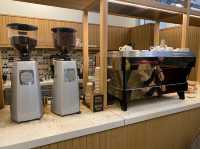 京都・中京区。エースホテル京都のロビー、コーヒーで一休み『Stumptown Coffee Roasters』