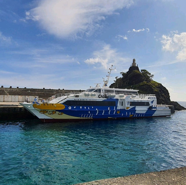 前往離島，台東搭船到蘭嶼。