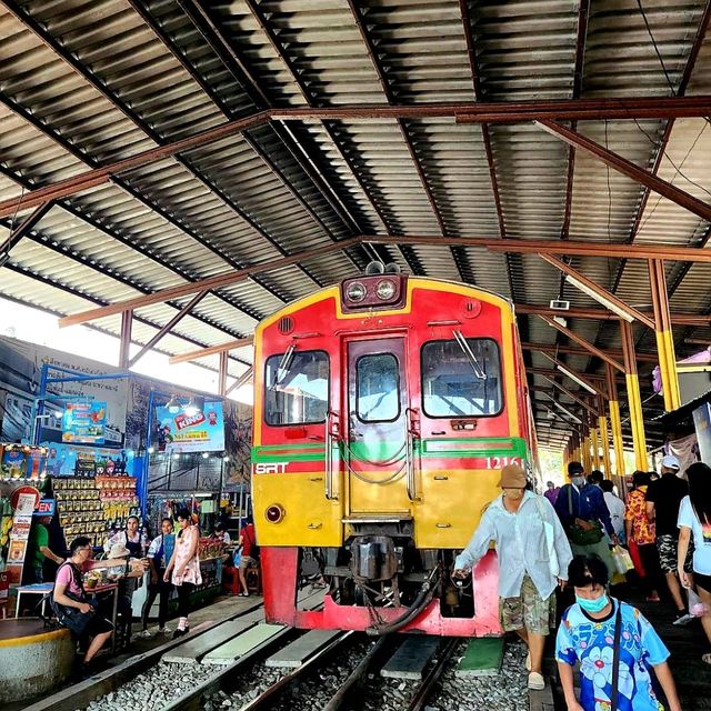 สุธาคาเฟ่ ☕️ คาเฟ่สุดทางรถไฟสายแม่กลอง - บ้านแหลม 🛤