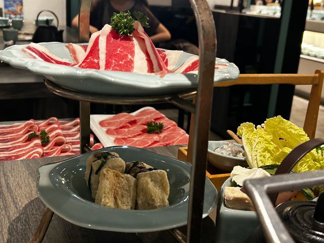 🍲 青花驕火鍋：湯底香麻，味濃無比！🌶️🌟