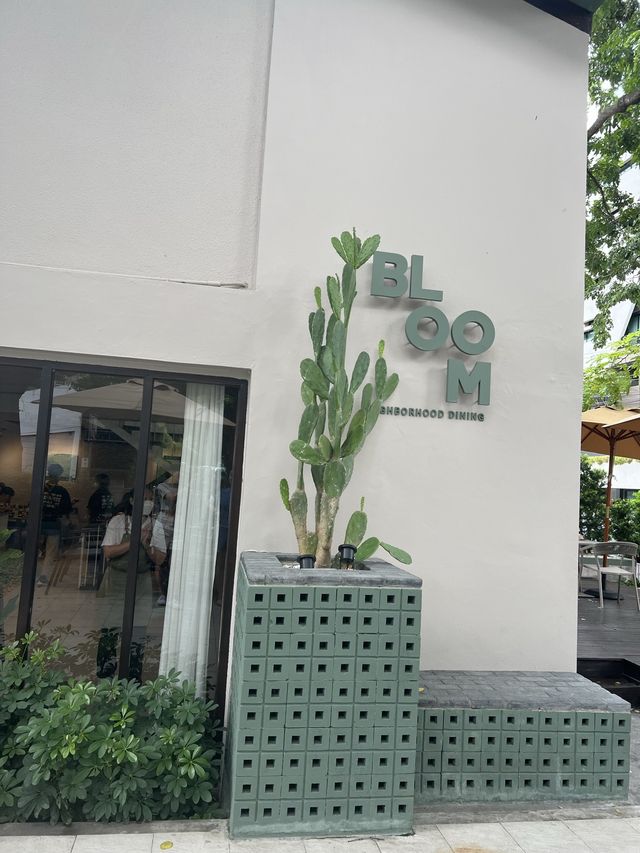 Bloom Dining คาเฟ่ขนมอร่อย ถ่ายรูปสวย ย่านพระราม 9
