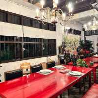 โต๊ะแดง บ้านอาจ้อ ร้านอาหารในบ้าน
