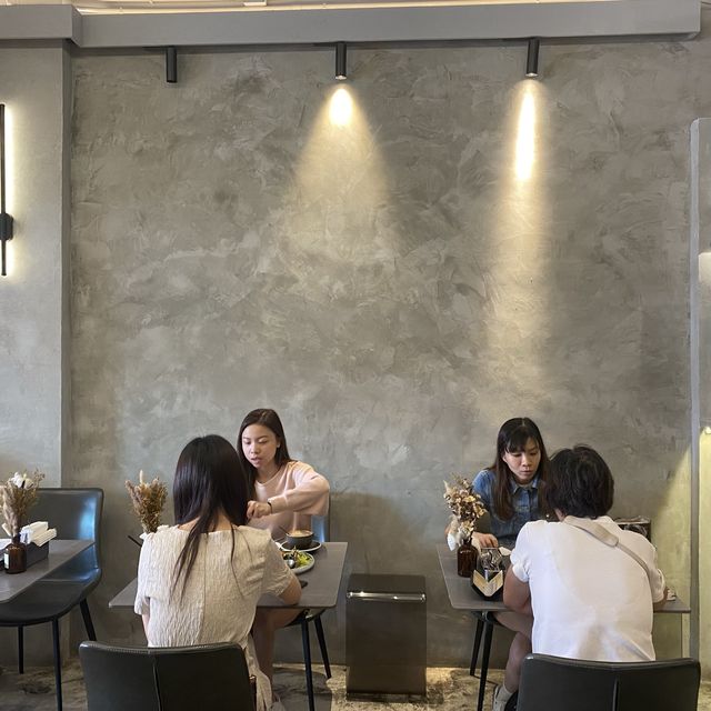 元朗人氣工業風Cafe