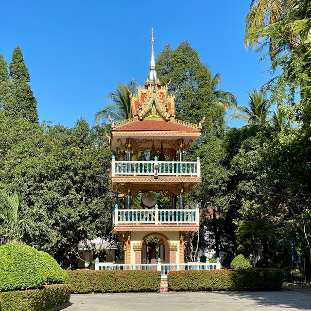 Serene Splendor: Wat Hosantinimit Chronicles