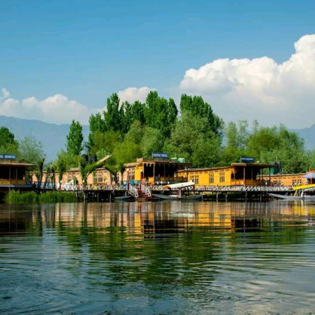 Dal Lake  Srinagar 