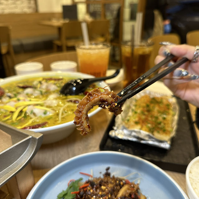 川菜風味！鮮熬魚骨濃湯．超嫩滑酸菜魚