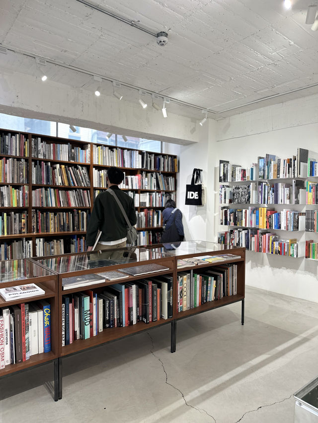 Taipei : Moom bookshop ร้านหนังสือตามไอดอล