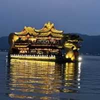 到杭州旅游 一看西湖，二看灵隐
