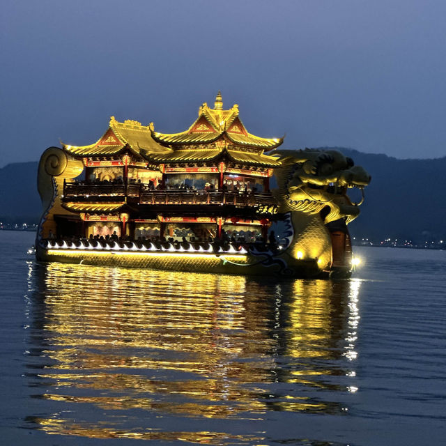 到杭州旅游 一看西湖，二看灵隐