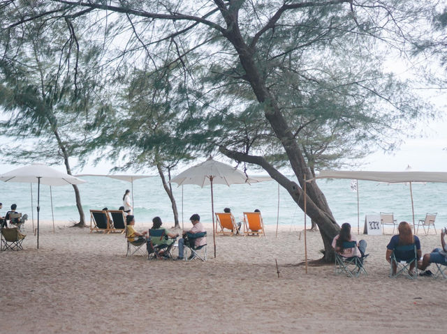 หาดแหลมเจริญ ชายหาดสุดชิคจ.ระยอง