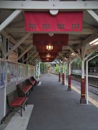 【和歌山】高野山観光の玄関口🚪おむすび屋の装飾が映える駅のホーム✨