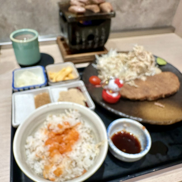 遠百A13館10樓（炸牛元村）非吃不可美食