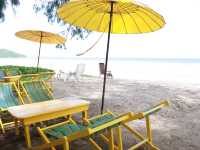 ร้าน Vibe ริมหาด Yellow Resto