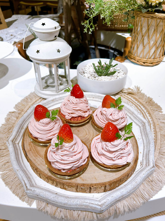 Strawberry Mont Blanc ABC Cooking Studio HK