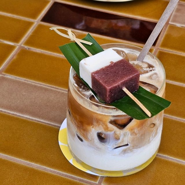 คาเฟ่สุดฮิตติดทะเล Sunny Beach House พัทยา