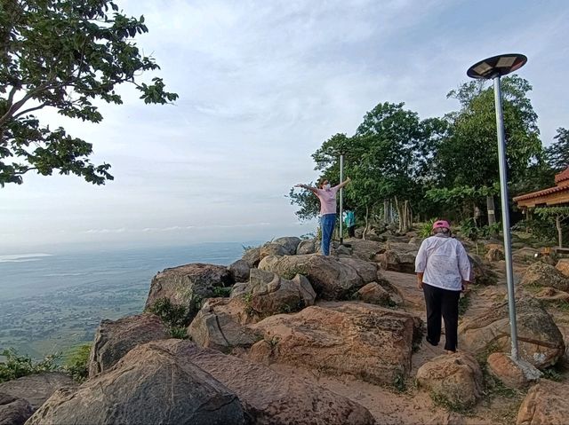 เขาพระยาเดินธง จ.ลพบุรี