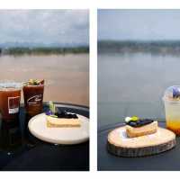 จิบกาแฟ แลฝั่งโขง คาเฟ่วิวหลักล้าน นครพนม