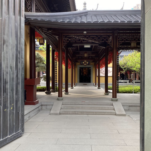 A Spiritual Journey: Find Inner Peace at the Jade Buddha Temple