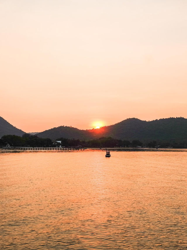 จิบค็อกเทลชม Sunset สุดโรแมนติกที่ Kept Pier Cafe