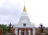 เที่ยวสักการะ ที่วัดมกุฏคีรีวัน
