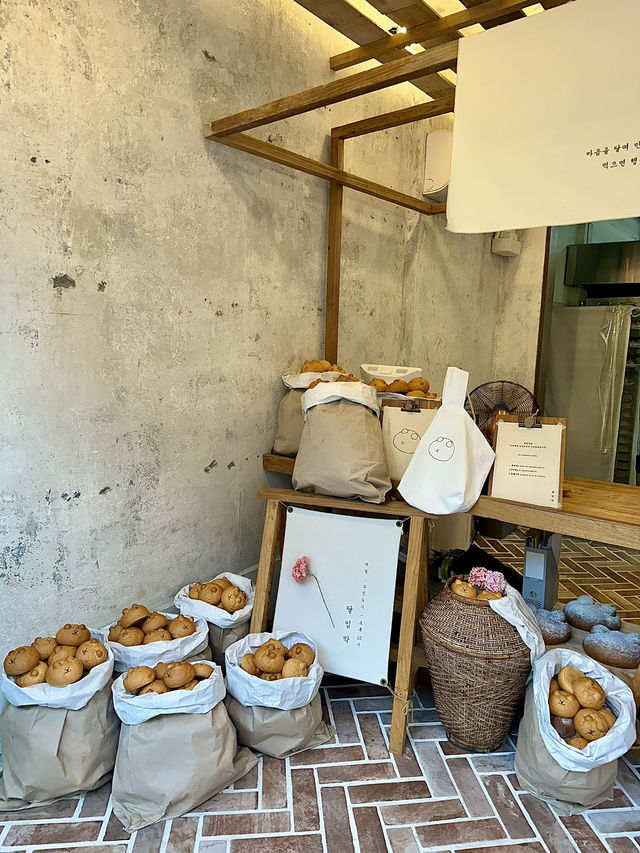 요즘 핫한 감성 디저트 카페!