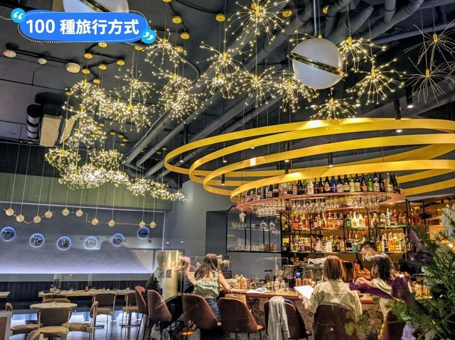 台北東區最時尚的網美酒吧：Cosmic Bistro 小宇宙餐酒館