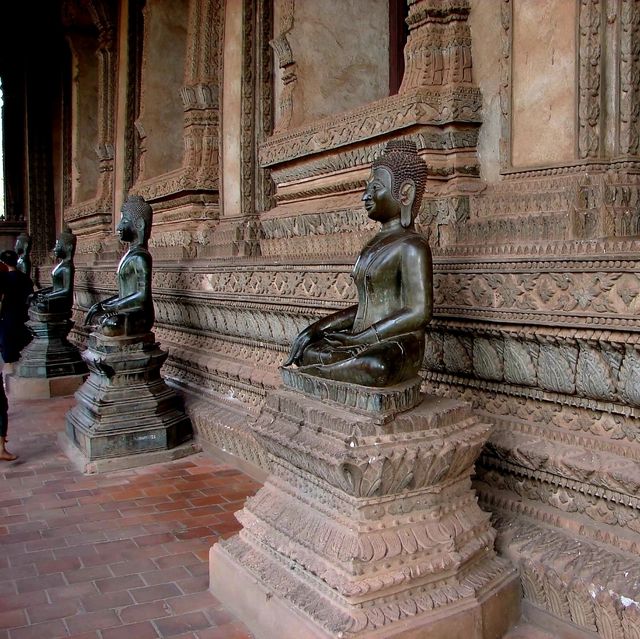 ชมหอพระแก้วและวัดสีสะเกด ตำนานแห่งเวียงจันทน์