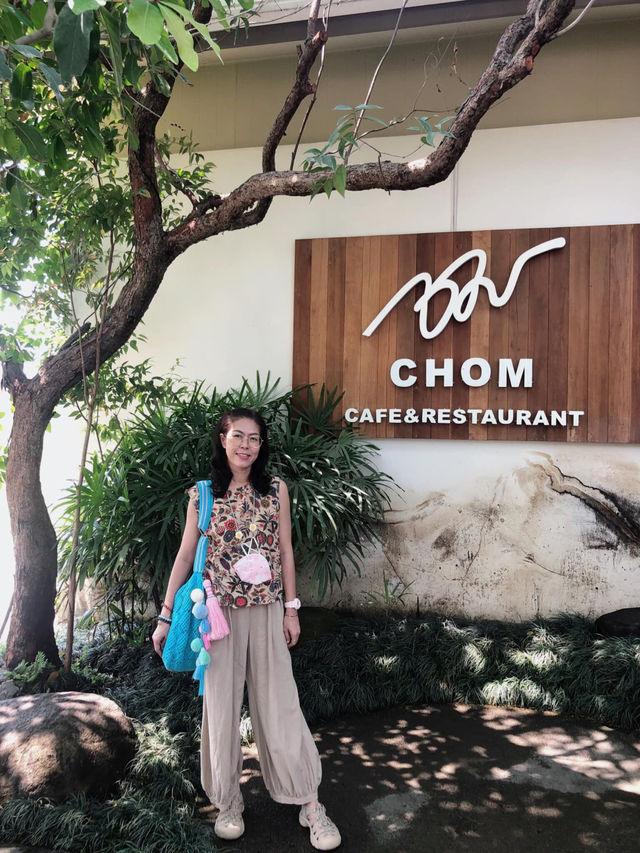 🥗 Chom Cafe and Restaurant