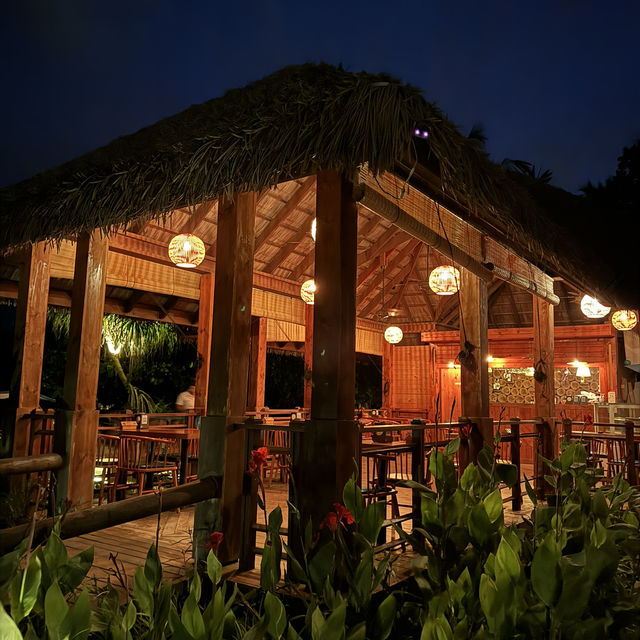 A unique dining experience overlooking the serene lake 