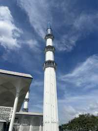 魅力されるマレーシア最大の「ブルーモスク」