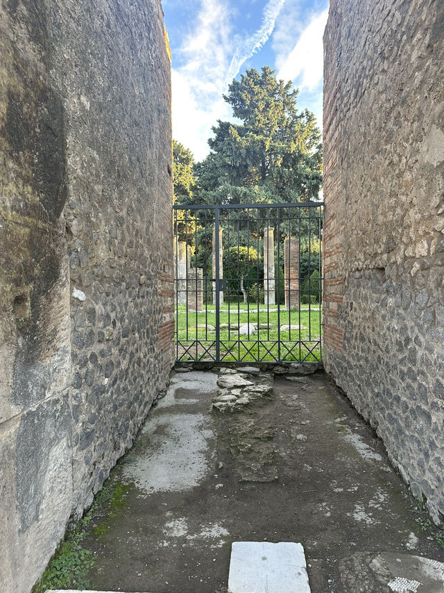 화산재에 덮인 채 멈춰버린 도시, 폼페이 🇮🇹🏛️