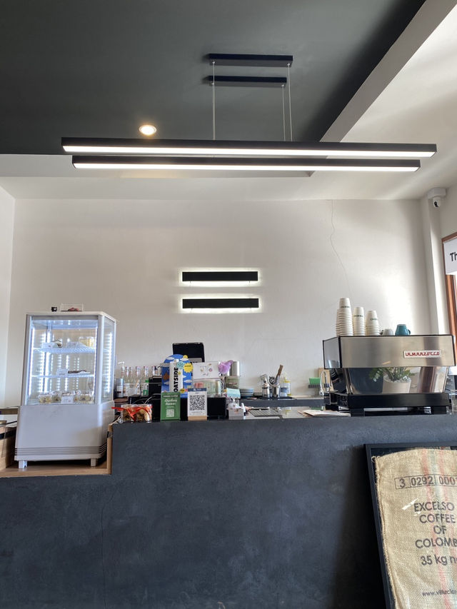 💚คาเฟ่ย่านประตูท่าแพ Friend Coffee & Bar