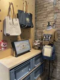 BAGSMITH & CO.: Timeless Craftsmanship on Shennong Street 👜✨