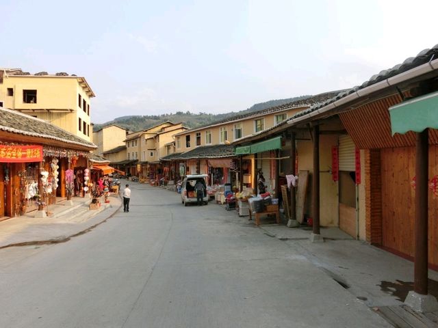 福建土樓-僑福樓，專出博士的客家土樓聚落