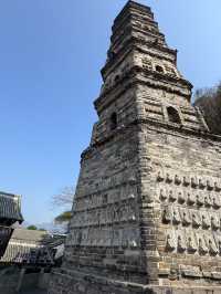 「穿越千年，龍興寺的歷史與文化之旅」🏯