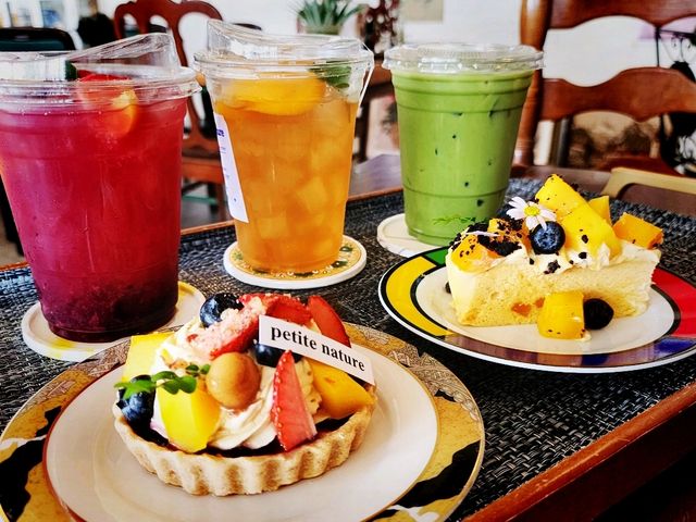 ✨️พิกัดห้ามพลาดในตรัง“Petite Nature Cafe&Market”🍰