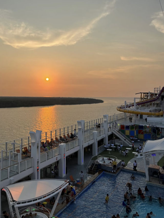 Genting Dream Cruise: A Luxurious Voyage from Malaysia to Singapore and Phuket 