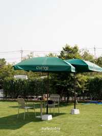 Curvy Dining คาเฟ่สีขาวโค้งมน ย่านกรุงเทพกรีฑา