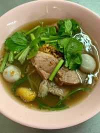 ก๋วยเตี๋ยวเนื้อย่านถนนพระอาทิตย์