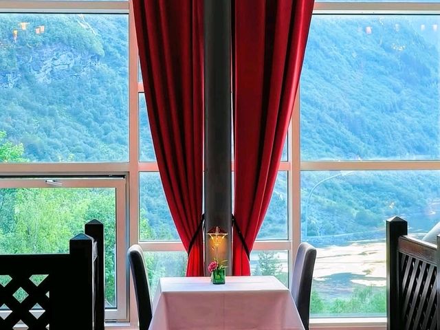 挪威峽灣旁的百年飯店 HOTEL UNION Geiranger