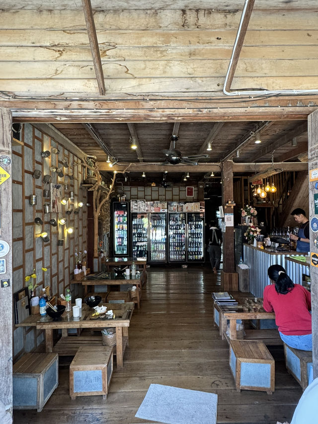 สองผัวเมีย เชียงคาน ครบจบในร้านเดียว ที่พักของกิน