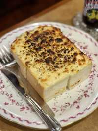 Der Koffer: A Cozy Retro Café in Honjo-Azumabashi