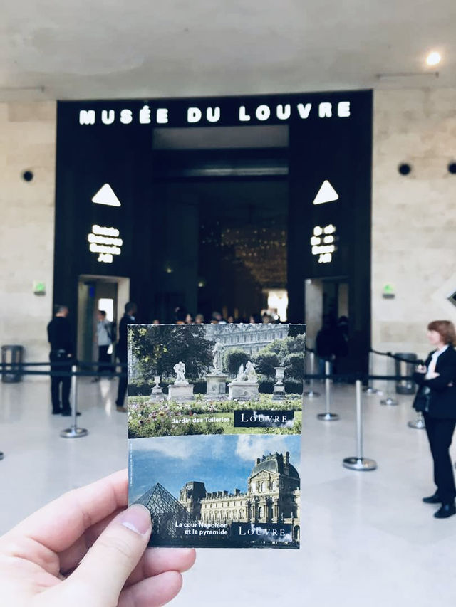 When you only have 1 day in Paris, say hi to Mona Lisa!