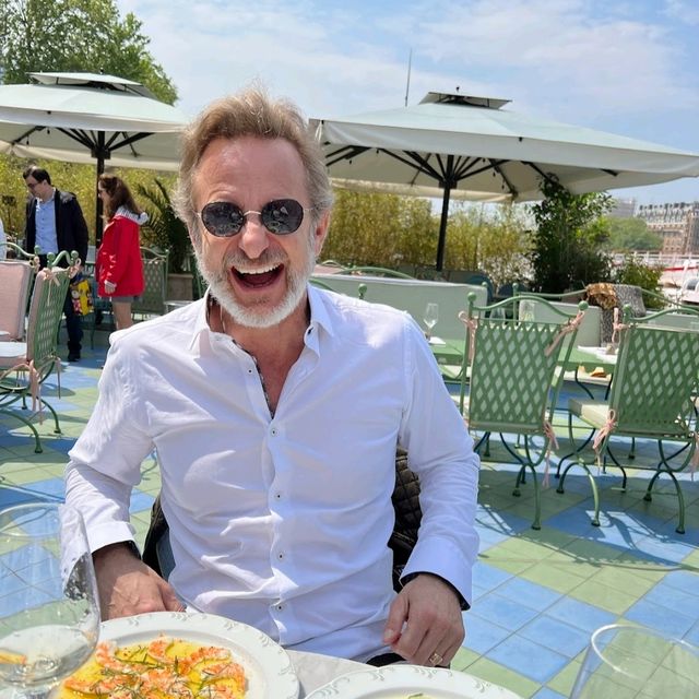 Amazing service and food by the seine river