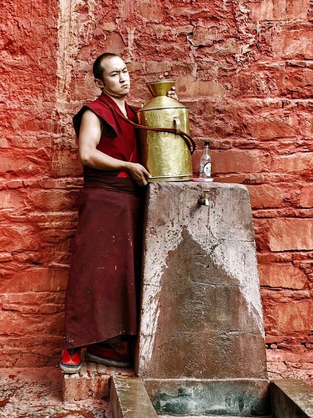 A Journey to Tashi Lunpho Monastery: A Glimpse into Tibetan Spirituality