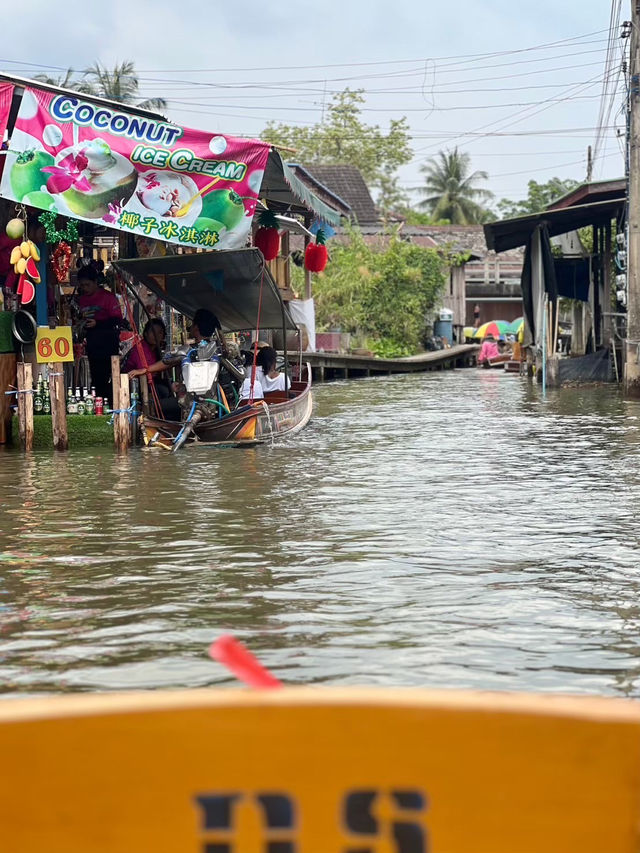 เที่ยว “ตลาดน้ำดำเนินสะดวก” กัน 🛶✨