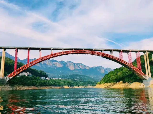 中國湖北恩施市著名景點清江旅行攻略，適合打卡拍照📸