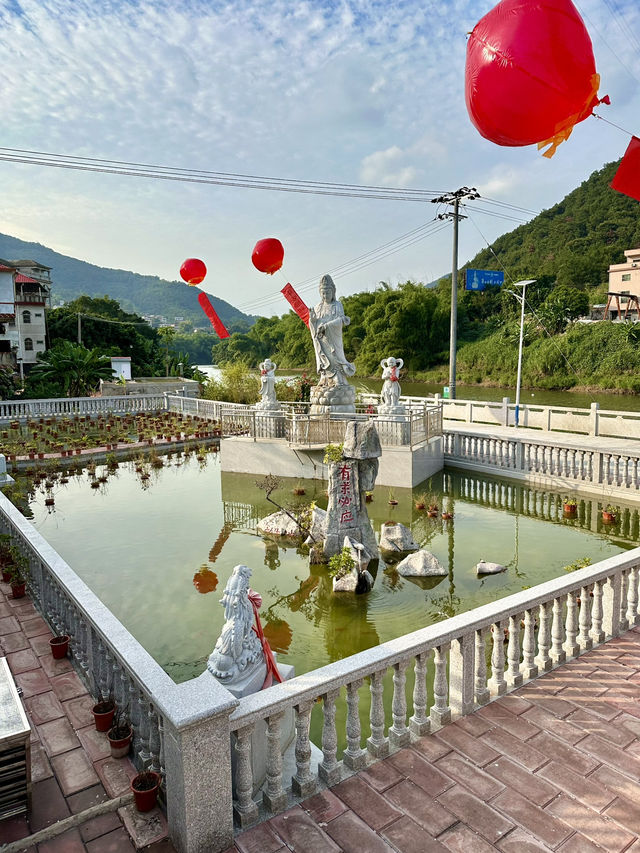 Guardian Spirits by the Stream: A Visit to Qiguan Mengling Temple
